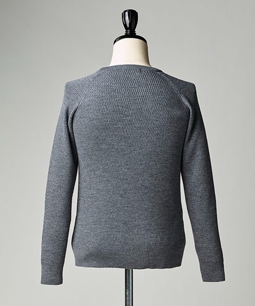 1 piu 1 uguale 3(ウノピゥウノウグァーレトレ)の「waffle Knit(ニット/セーター・メンズ・ブラック/グレー/ネイビー・Ⅲ/Ⅳ/Ⅴ/Ⅵ)」の21枚目の写真