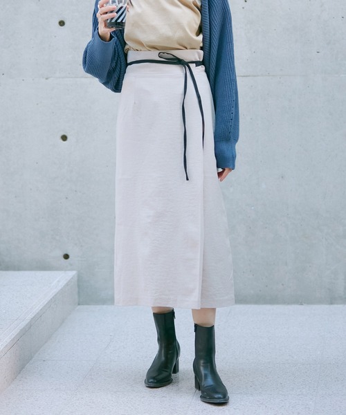 vis-`a-vis（ビサビ）の「【WEB限定】リネンライク配色サイドリボンスリット入りラップスカート（スカート・レディース・ブラック/キナリ/オリーブ/オレンジ・M/S）」の2枚目の写真