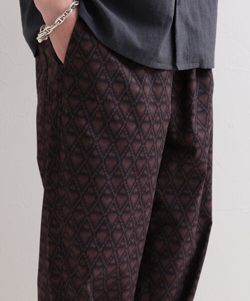 GLOSTER(グロスター)の「【WORK ABOUT/ワークアバウト】VACANCE PANTS 総柄プリントイージーパンツ(その他パンツ・メンズ・ブラック/ベージュ/ブルー/ネイビー・MEDIUM/LARGE)」の3枚目の写真