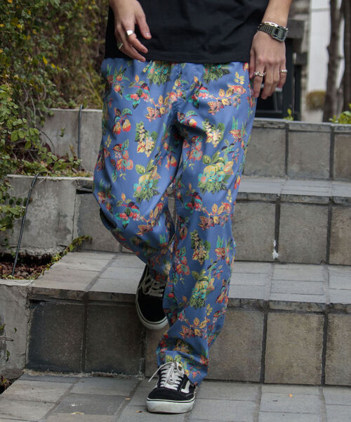 GLOSTER(グロスター)の「【WORK ABOUT/ワークアバウト】VACANCE PANTS 総柄プリントイージーパンツ(その他パンツ・メンズ・ブラック/ベージュ/ブルー/ネイビー・MEDIUM/LARGE)」の1枚目の写真