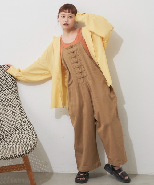 MERLOT(メルロー)の「チャイナボタンキャミサロペット(サロペット/オーバーオール・レディース・ブラック/カーキ/ベージュ/キャメル/チャコールグレー・FREE)」の5枚目の写真