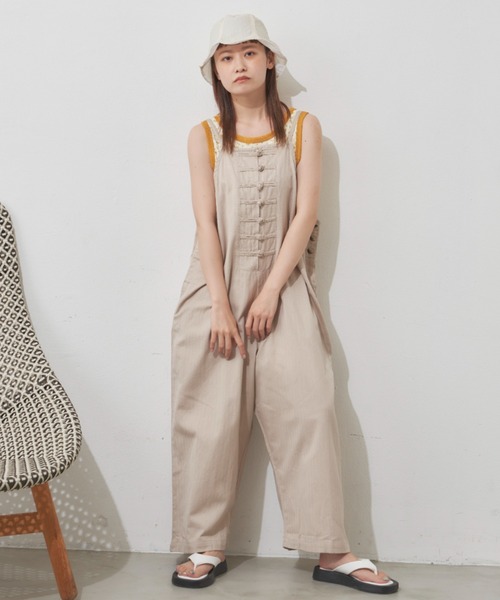 MERLOT(メルロー)の「チャイナボタンキャミサロペット(サロペット/オーバーオール・レディース・ブラック/カーキ/ベージュ/キャメル/チャコールグレー・FREE)」の15枚目の写真