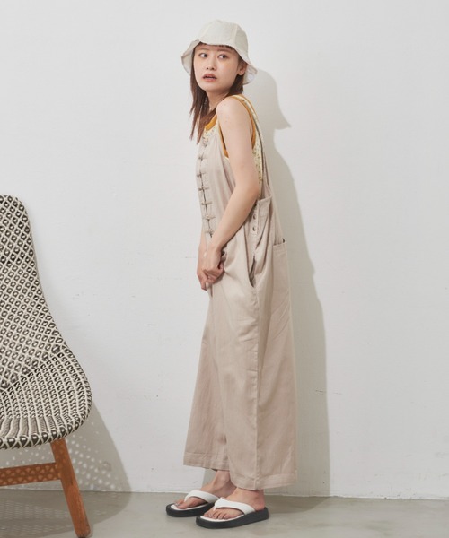 MERLOT(メルロー)の「チャイナボタンキャミサロペット(サロペット/オーバーオール・レディース・ブラック/カーキ/ベージュ/キャメル/チャコールグレー・FREE)」の18枚目の写真