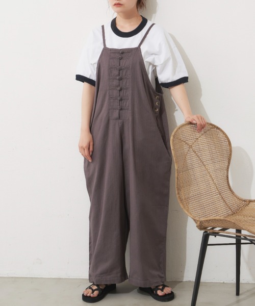 MERLOT(メルロー)の「チャイナボタンキャミサロペット(サロペット/オーバーオール・レディース・ブラック/カーキ/ベージュ/キャメル/チャコールグレー・FREE)」の7枚目の写真