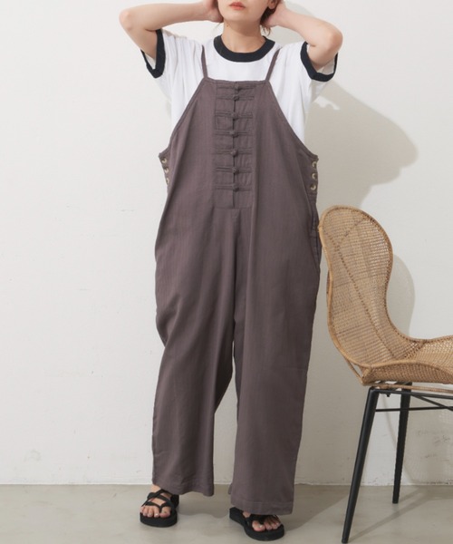 MERLOT(メルロー)の「チャイナボタンキャミサロペット(サロペット/オーバーオール・レディース・ブラック/カーキ/ベージュ/キャメル/チャコールグレー・FREE)」の8枚目の写真