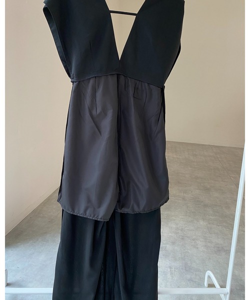 She's Closet(シーズクローゼット)の「深Vネックハイウエストフレンチスリーブオールインワンサロペット(つなぎ/オールインワン・レディース・ブラック/ベージュ/モカ・FREE)」の5枚目の写真