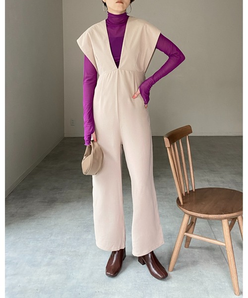 She's Closet(シーズクローゼット)の「深Vネックハイウエストフレンチスリーブオールインワンサロペット(つなぎ/オールインワン・レディース・ブラック/ベージュ/モカ・FREE)」の11枚目の写真