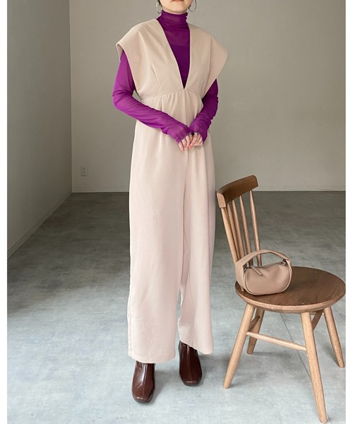 She's Closet(シーズクローゼット)の「深Vネックハイウエストフレンチスリーブオールインワンサロペット(つなぎ/オールインワン・レディース・ブラック/ベージュ/モカ・FREE)」の12枚目の写真