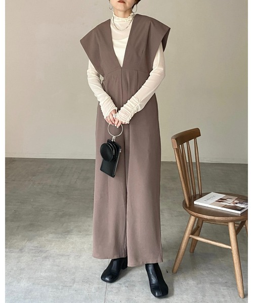 She's Closet(シーズクローゼット)の「深Vネックハイウエストフレンチスリーブオールインワンサロペット(つなぎ/オールインワン・レディース・ブラック/ベージュ/モカ・FREE)」の16枚目の写真