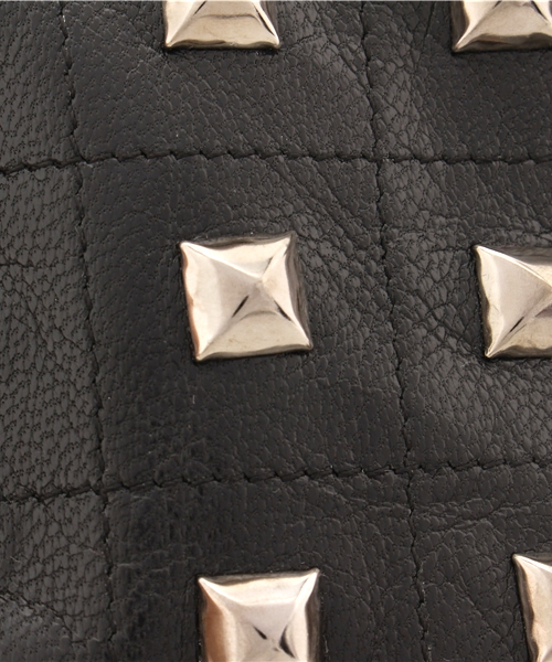 ROSE BUD（ローズバッド）の「 B145035 LAMB LEATHER STUDS POCHETTE（ショルダーバッグ・レディース・パープル/ブラック・ONE SIZE）」の4枚目の写真