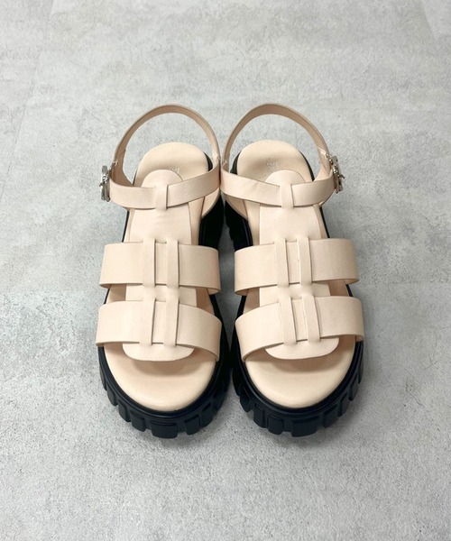 OLIVE des OLIVE（オリーブデオリーブ）の「タンク底グルカサンダル（サンダル・レディース・オフホワイト/ブラック・SMALL/MEDIUM/LARGE）」の5枚目の写真