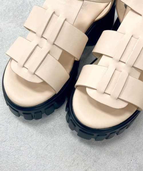 OLIVE des OLIVE（オリーブデオリーブ）の「タンク底グルカサンダル（サンダル・レディース・オフホワイト/ブラック・SMALL/MEDIUM/LARGE）」の9枚目の写真