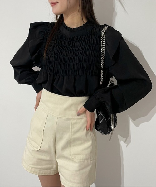 EPIMI E'PIMMY(エピミエピミー)の「シャーリングフリルブラウス(シャツ/ブラウス・レディース・ブラック/ベージュ/オフホワイト・MEDIUM)」の2枚目の写真