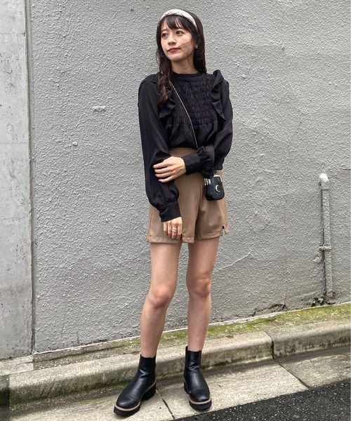 EPIMI E'PIMMY(エピミエピミー)の「シャーリングフリルブラウス(シャツ/ブラウス・レディース・ブラック/ベージュ/オフホワイト・MEDIUM)」の16枚目の写真