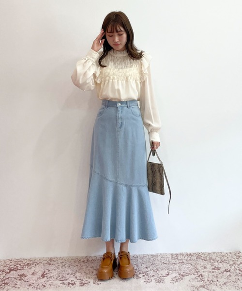 EPIMI E'PIMMY(エピミエピミー)の「シャーリングフリルブラウス(シャツ/ブラウス・レディース・ブラック/ベージュ/オフホワイト・MEDIUM)」の5枚目の写真