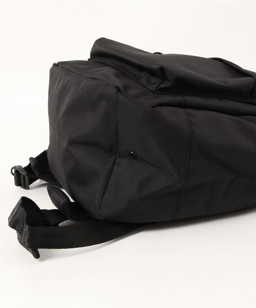 NEW ERA（ニューエラ）の「【NEW ERA】ライトパック 27L（バックパック/リュック・メンズ・ブラック/ブラック系その他・ONESIZE）」の9枚目の写真