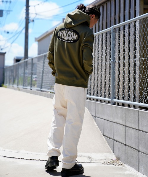 VOLCOM プルオーバーパーカー バックプリント 古着 カーキ Lサイズ VOLCOM（ボルコム）の「VOLCOM/ボルコム バックプリントパーカー