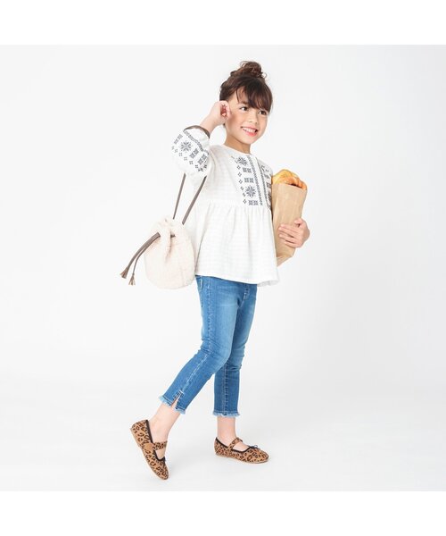 BREEZE（ブリーズ）の「袖刺繍チュニック（チュニック・キッズ・チャコール/オフホワイト・90/120/80/130/140/110/100）」の3枚目の写真