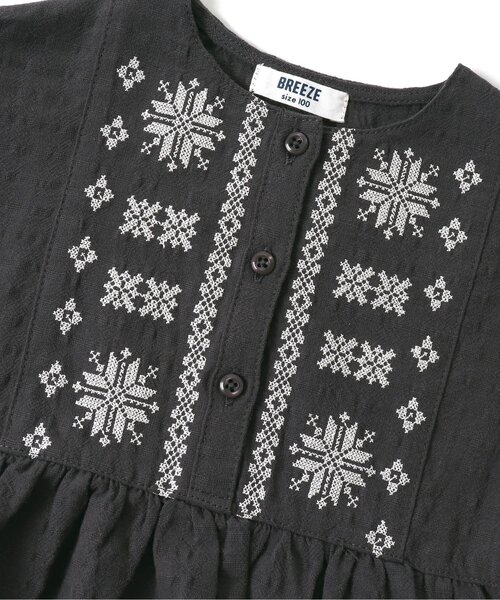 BREEZE（ブリーズ）の「袖刺繍チュニック（チュニック・キッズ・チャコール/オフホワイト・90/120/80/130/140/110/100）」の10枚目の写真