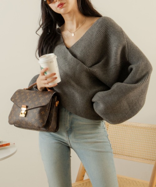 OLUPIC（オルピック）の「OLUPIC/【WEB限定】クロスデザインニットトップス（ニット/セーター・レディース・ダークグレー/アイボリー・FREE）」の2枚目の写真