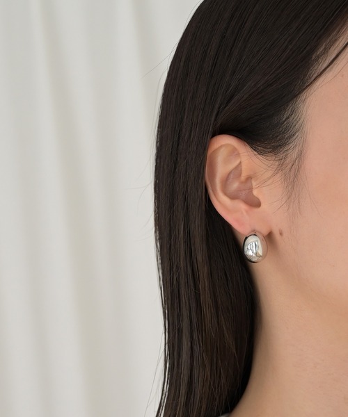 CANAL JEAN（キャナルジーン）の「Pt(ピーティー) スムースピアス（ピアス（両耳用）・レディース・シルバー/ゴールド・ONE SIZE）」の2枚目の写真