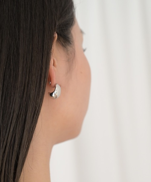 CANAL JEAN（キャナルジーン）の「Pt(ピーティー) スムースピアス（ピアス（両耳用）・レディース・シルバー/ゴールド・ONE SIZE）」の3枚目の写真