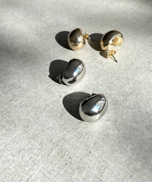 CANAL JEAN（キャナルジーン）の「Pt(ピーティー) スムースピアス（ピアス（両耳用）・レディース・シルバー/ゴールド・ONE SIZE）」の5枚目の写真