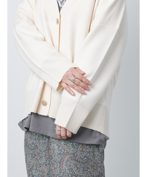 Lugnoncure（ルノンキュール）の「◎Vネックカーディガン（カーディガン/ボレロ・レディース・ブラック/レッド/オフホワイト/グリーン・ﾌﾘ-）」の11枚目の写真