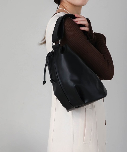 Bab(バブ)の「2WAYフェイクレザーボディバッグ(ボディバッグ/ウエストポーチ・レディース・ブラック/アイボリー・ONESIZE)」の11枚目の写真