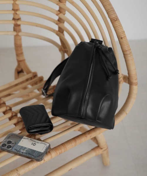 Bab(バブ)の「2WAYフェイクレザーボディバッグ(ボディバッグ/ウエストポーチ・レディース・ブラック/アイボリー・ONESIZE)」の14枚目の写真