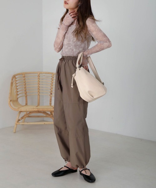 Bab(バブ)の「2WAYフェイクレザーボディバッグ(ボディバッグ/ウエストポーチ・レディース・ブラック/アイボリー・ONESIZE)」の17枚目の写真