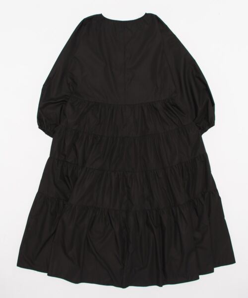 toucher du brise(トゥシェドブリーズ)の「Vネック ティアード ワンピース(ワンピース・レディース・ブラック/オフホワイト/ベージュ・M)」の17枚目の写真