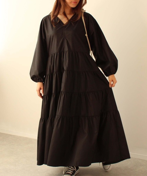 toucher du brise(トゥシェドブリーズ)の「Vネック ティアード ワンピース(ワンピース・レディース・ブラック/オフホワイト/ベージュ・M)」の7枚目の写真