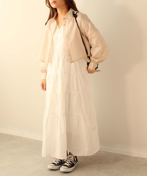 toucher du brise(トゥシェドブリーズ)の「Vネック ティアード ワンピース(ワンピース・レディース・ブラック/オフホワイト/ベージュ・M)」の6枚目の写真