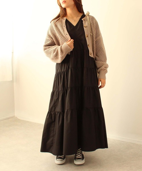 toucher du brise(トゥシェドブリーズ)の「Vネック ティアード ワンピース(ワンピース・レディース・ブラック/オフホワイト/ベージュ・M)」の10枚目の写真