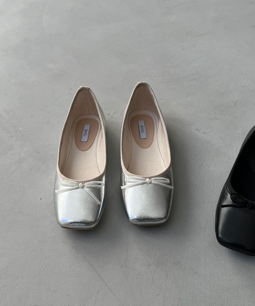 Doux archives（ドゥアルシーヴ）の「スクエアバレエパンプス（バレエシューズ・レディース・シルバー/ブラック/アイボリー・MEDIUM/LARGE）」の3枚目の写真