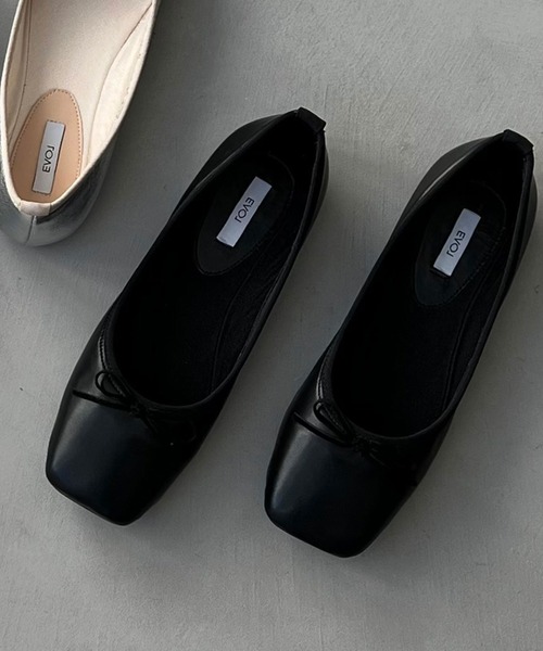 Doux archives（ドゥアルシーヴ）の「スクエアバレエパンプス（バレエシューズ・レディース・シルバー/ブラック/アイボリー・MEDIUM/LARGE）」の2枚目の写真