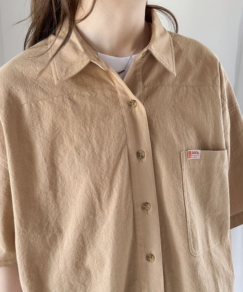 Java（ジャバ）の「《JaVa ジャバコラボ》軽やか＆リラクシー。コットン100％ サイドスリット半袖シャツ（シャツ/ブラウス・レディース・サンドベージュ/ブラック/オフホワイト/モカ・X-LARGE/MEDIUM/LARGE/SMALL）」の5枚目の写真