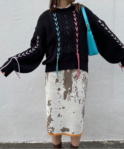 mi via loca(ミヴィアロカ)の「配色レースアップ透かし編みニット(ニット/セーター・レディース・ブルー/ラベンダー/オフホワイト/ブラック・FREE)」の13枚目の写真