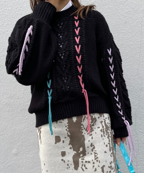 mi via loca(ミヴィアロカ)の「配色レースアップ透かし編みニット(ニット/セーター・レディース・ブルー/ラベンダー/オフホワイト/ブラック・FREE)」の10枚目の写真