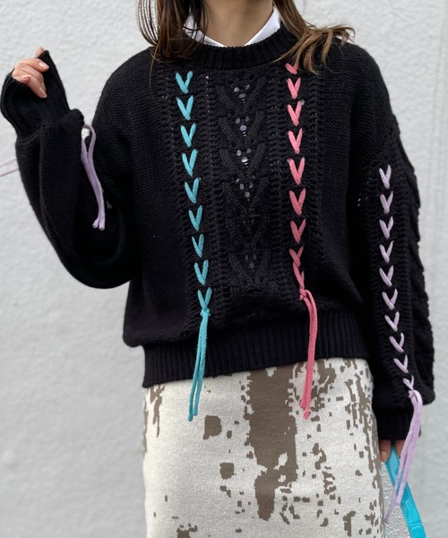 mi via loca(ミヴィアロカ)の「配色レースアップ透かし編みニット(ニット/セーター・レディース・ブルー/ラベンダー/オフホワイト/ブラック・FREE)」の6枚目の写真