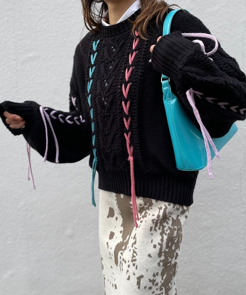 mi via loca(ミヴィアロカ)の「配色レースアップ透かし編みニット(ニット/セーター・レディース・ブルー/ラベンダー/オフホワイト/ブラック・FREE)」の5枚目の写真