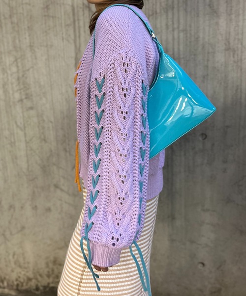 mi via loca(ミヴィアロカ)の「配色レースアップ透かし編みニット(ニット/セーター・レディース・ブルー/ラベンダー/オフホワイト/ブラック・FREE)」の17枚目の写真