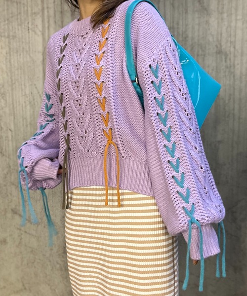 mi via loca(ミヴィアロカ)の「配色レースアップ透かし編みニット(ニット/セーター・レディース・ブルー/ラベンダー/オフホワイト/ブラック・FREE)」の16枚目の写真