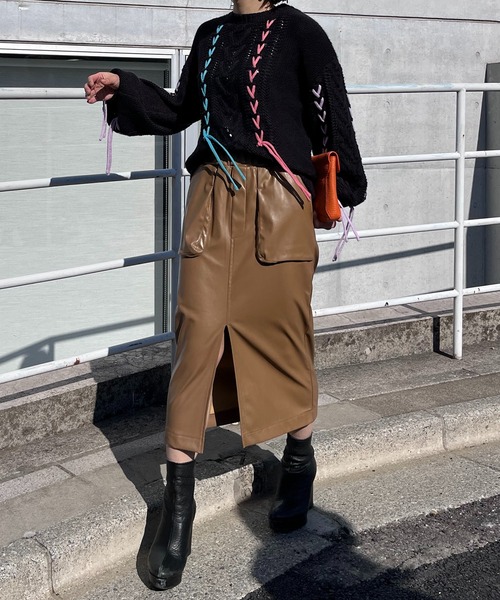 mi via loca(ミヴィアロカ)の「配色レースアップ透かし編みニット(ニット/セーター・レディース・ブルー/ラベンダー/オフホワイト/ブラック・FREE)」の22枚目の写真