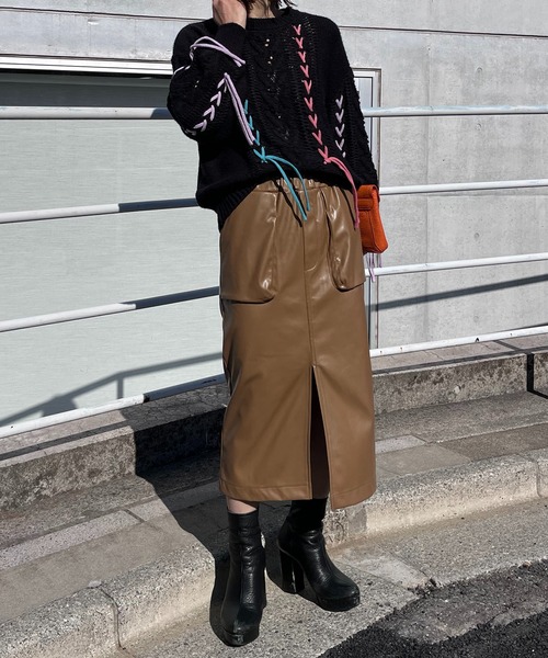 mi via loca(ミヴィアロカ)の「配色レースアップ透かし編みニット(ニット/セーター・レディース・ブルー/ラベンダー/オフホワイト/ブラック・FREE)」の21枚目の写真