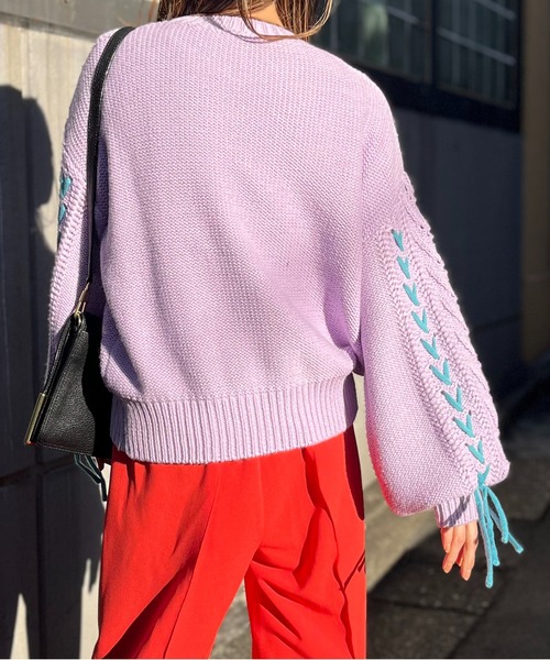 MIU MIU 紫のクルーネックセーター 赤いビーズ装飾 MIU MIU 紫のクルーネックセーター 赤いビーズ装飾