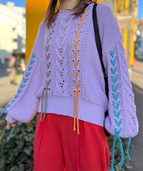 mi via loca(ミヴィアロカ)の「配色レースアップ透かし編みニット(ニット/セーター・レディース・ブルー/ラベンダー/オフホワイト/ブラック・FREE)」の14枚目の写真