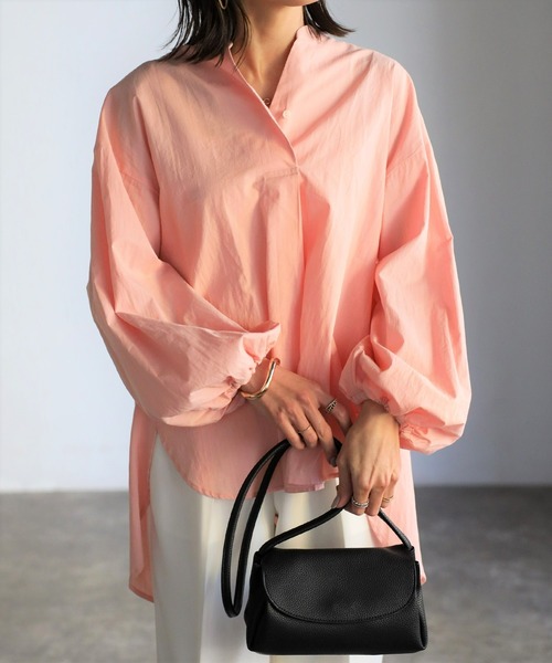 EASEBLUE（イーズブルー）の「バックVギャザーブラウス（シャツ/ブラウス・レディース・サーモンピンク/オフホワイト/ブルー・FREE）」の3枚目の写真