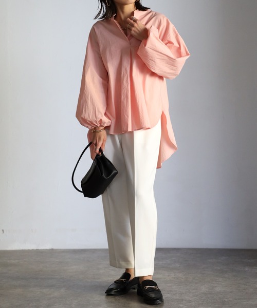 EASEBLUE（イーズブルー）の「バックVギャザーブラウス（シャツ/ブラウス・レディース・サーモンピンク/オフホワイト/ブルー・FREE）」の7枚目の写真